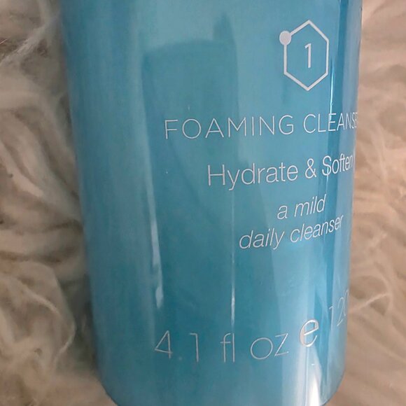 NWT Quench Micro Water Complex Foaming Cleanser- Mild, Daily Cleanser- 4.1fl oz - Picture 3 of 8